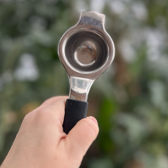 IKEA SYLVASS Lemon Squeezer - Durable Stainless Steel with Ergonomic Grip - Picture 11 of 14